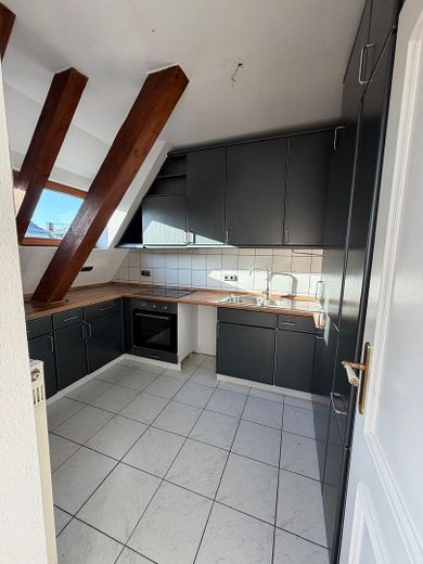 APPARTAMENTO MAISONETTE DI 2,5 LOCALI SFITTO in elegante edificio d’epoca | TERRAZZA SUL TETTO | Garage doppio – Küche