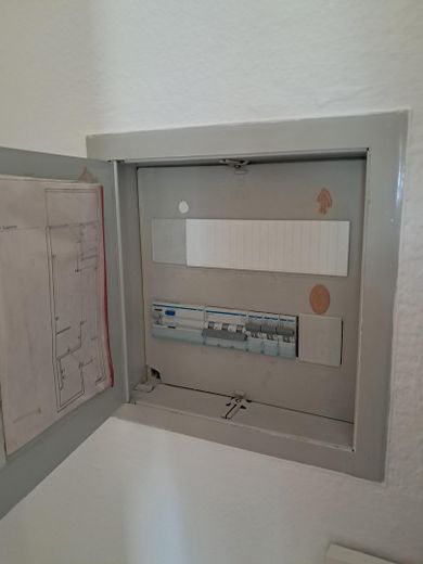 Erstbezug nach Renovierung: Vollmöblierte 1 Zimmer Wohnung - Erlangen Paul-Gossen-Str. – Sicherungskasten