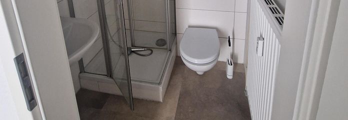 Badezimmer mit Dusche