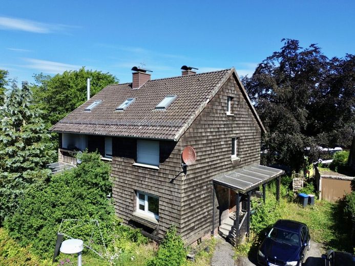 Ihre Chance: Dreifamilienhaus mit Garten, Balkon &amp; zwei freien Wohnungen – Vogelperspektive_1