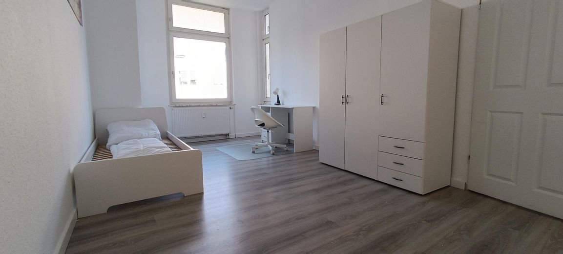 Zimmer in schöner 3er Frauen-WG | Stadtmitte direkt am Paulusanger – Zimmer3_Bild1