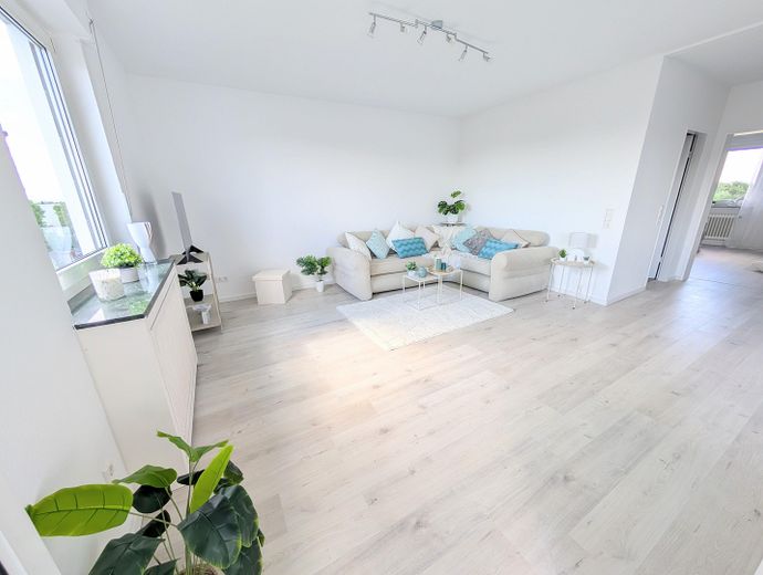 PROVISIONSFREI - sofort einziehen - Helle 3-Zimmerwohnung mit Blick zur Pfalz, komplett renoviert – Wohnbereich