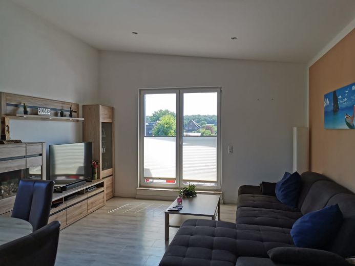Traumhafte 2-Zi.-Penthousewohnung in Lütjensee ++große Dachterrasse++Stellplatz am Haus – Wohnzimmer