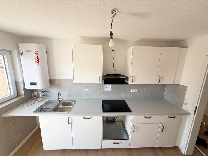 Frisch komplettsanierte 4-Zimmer-Wohnung mit Einbauküche & Balkon in Stuttgart-Bad Cannstatt – Küche