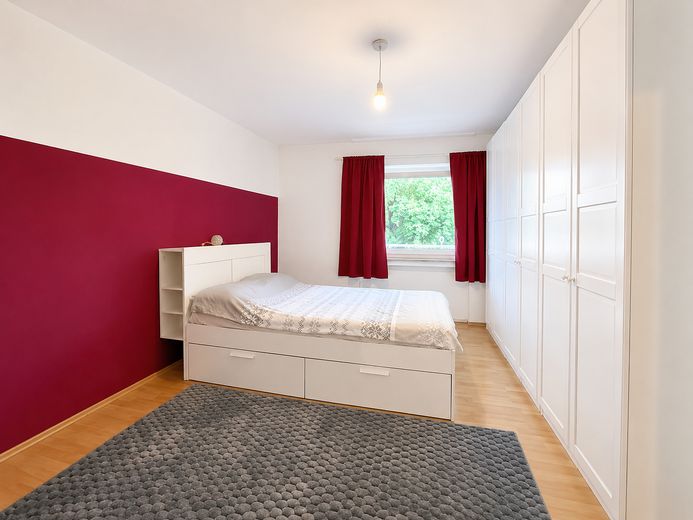 Luminoso appartamento di 2,5 locali COMPLETAMENTE ARREDATO con CUCINA e balcone – Schlafzimmer