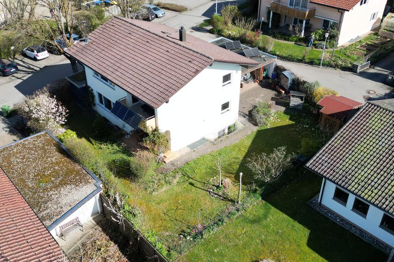 Przestronny dom jednorodzinny w topowej lokalizacji na sprzedaż od osoby prywatnej – Haus und Garten