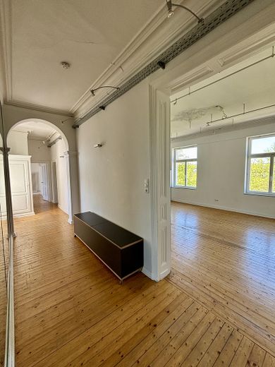 Altbau-Charme pur: 4-Zimmer-Wohnung mit Dielenboden & Stuckdecken – Foto 9