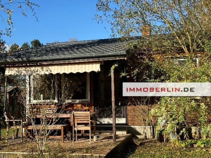 IMMOBERLIN.DE - Hübscher Gartenbungalow auf Eigenland in Tiergartensiedlung Oranienburg – Foto 1