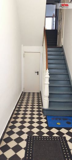 Wohn- und Geschäftshaus in Bestlage von Aurich – Treppenaufgang Wohnung - Büro