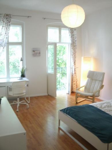 2 tolle Apartments nahe Sbhf. Adlershof!  * ohne Makler * top Rendite 6,5% o. bezugsfrei – Wohnraum 2.Etage