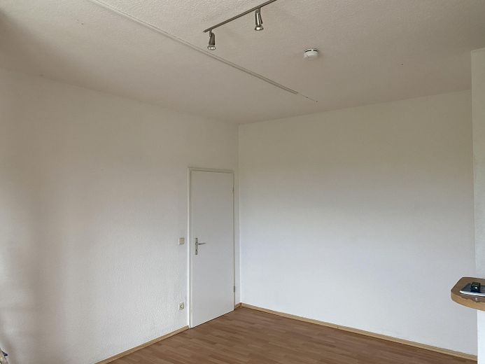 funktionale Dreiraumwohnung mit Einbauküche zentral und ruhig gelegen – Wohn- und Essbereich