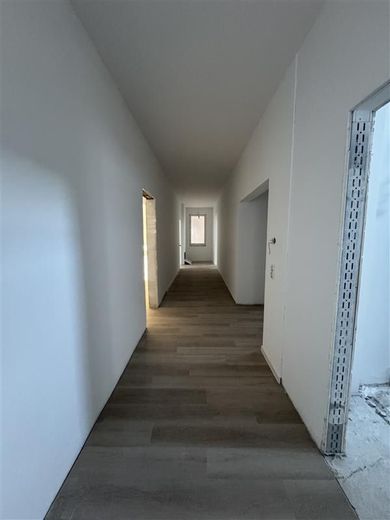 Stilvolle Altbauwohnung - kernsaniert mit modernem Wohnkomfort – Flur