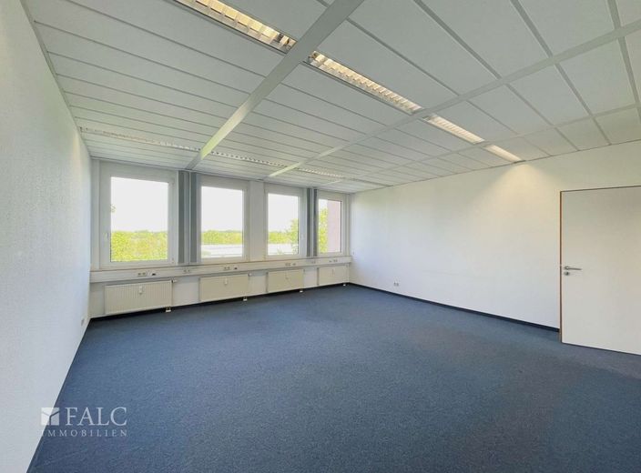 Büroflächen ab 240 m² zur Miete. Nur 9,50 EUR/m² Kaltmiete! – Bürofläche