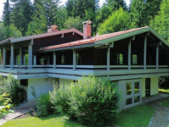 ___Großzügiges LANDHAUS mit ELW auf WEITLÄUFIGEM Grundstück mit BERGBLICK___ – Photo 1