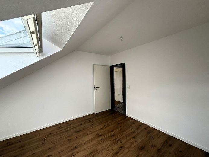 Appartamento mansardato di 3 locali appena ristrutturato con giardino condominiale e posto auto a Horstmar – Kinder-/Arbeitszimmer