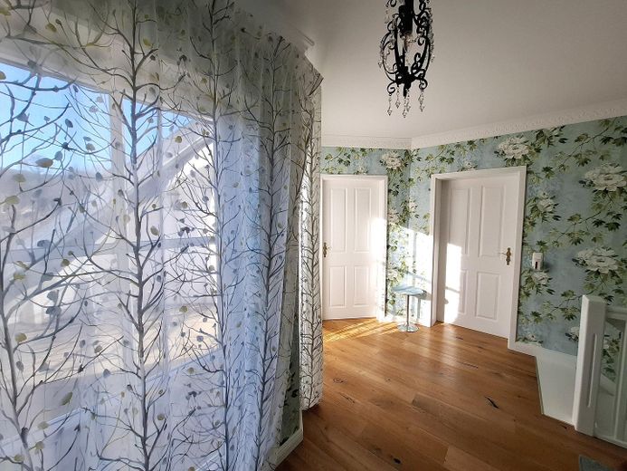 Flur OG, zu den Schlafzimmern