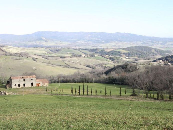 Zu Renovierendes Landhaus mit Blick auf die toskanische Landschaft – Foto 1