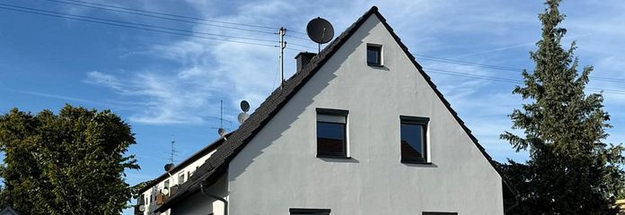 Charmantes, kernsaniertes Einfamilienhaus mit hochwertiger Ausstattung – Außenansicht
