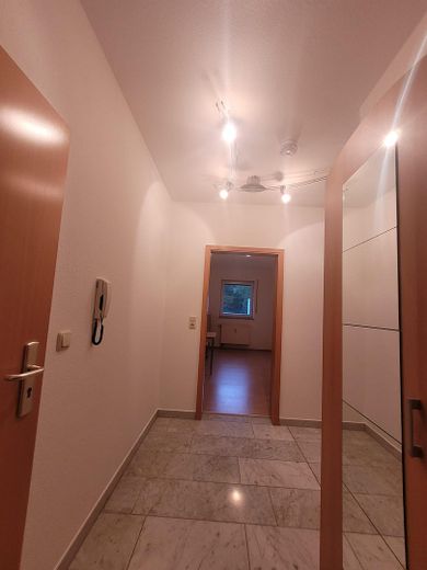 helle 3 Raumwohnung mit großem Balkon u. Tiefgarage – Foto 17