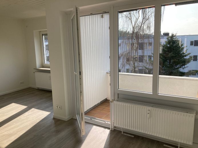3 Zimmer-Wohnung mit Abendsonne auf dem Balkon – Wohnzimmer 
