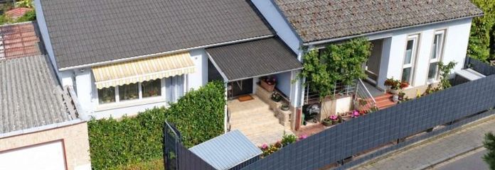 Casa bifamiliare ultramoderna su un terreno di 735 m² con vista sul verde