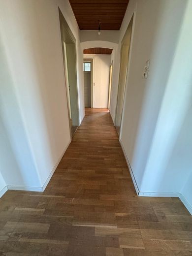 9-room two-family house on a 1080 m² plot, directly beside the railway tracks, 15 minutes by train to Munich – Flur 1.OG