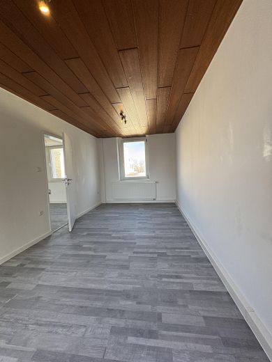 Sanierte 2-Zimmer-Wohnung in Düren – 40 m², 1. OG – Wohnzimmer