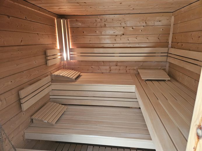 Provisionsfreier Bungalow in ruhiger Lage – Echoholzsauna innen