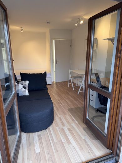 1. WG-Zimmer mit Balkon