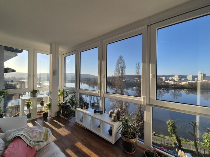 Ruim woonjuweel met onbelemmerd panoramisch uitzicht op de Moezel op een toplocatie – Wintergarten