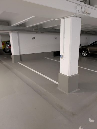 Tiefgaragenstellplatz/Eckplatz