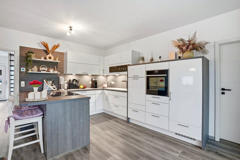 ESCLUSIVA CASA A TRE FRONTONI CON STRAORDINARIO GIARDINO – Küche