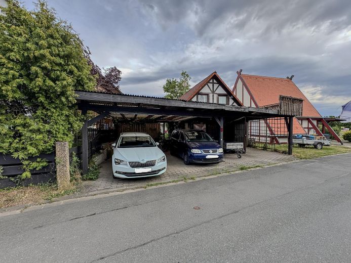 شقة حصرية مفروشة بالكامل من 4 غرف | 101 م² | تدفئة أرضية | تكييف هواء | سكن مؤقت – Carport-Stellplatz