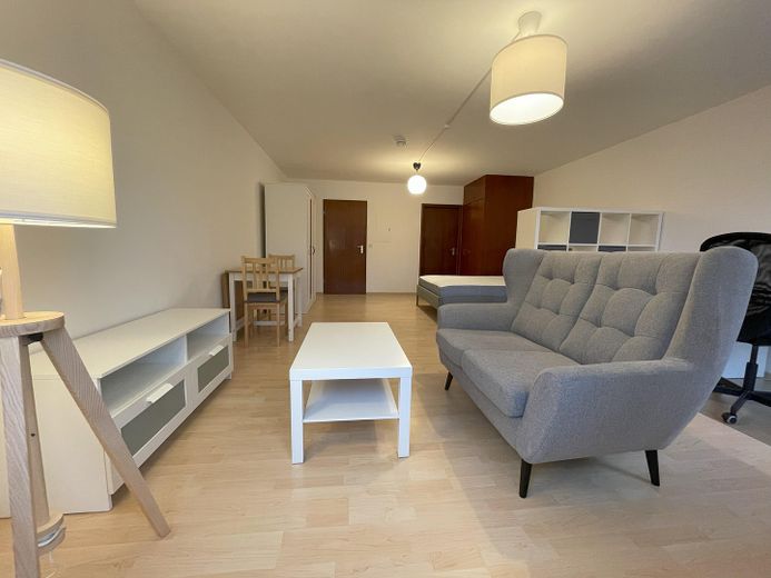 Zimmer Richtung Küche und Bad