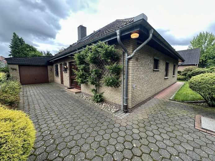 Eingang und Garage