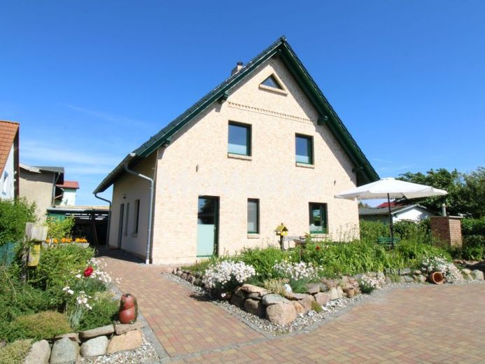 Einfamilienhaus in Polchow auf Rügen - Wohnen auf 3 Ebenen in erster Wasserlage am Bodden – Foto 1