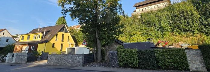 VIELSEITIGER RAUM FÜR LEBEN UND ARBEIT IN TOP-LAGE