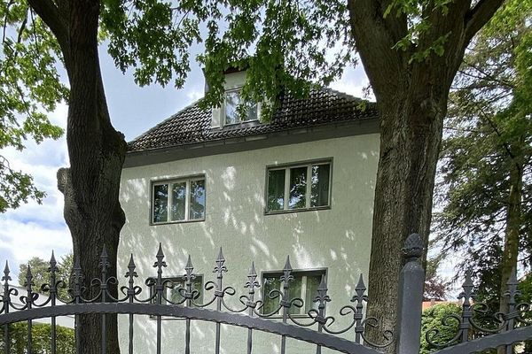 Renditeobjekt: Mehrfamilienhaus mit 5 möblierten Einheiten & Wellnessbereich. Provisionsfrei
