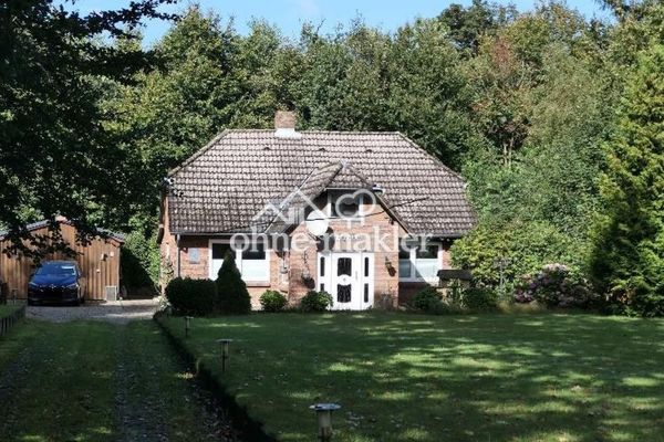 Idyllisches Anwesen mit Waldgrundstück bei Husum