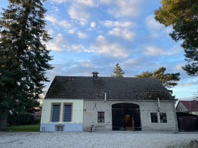 Zauberhaftes Reetdachhaus, große Scheune, großzügiges Grundstück, in der Ruhe des Naturparks – Scheune