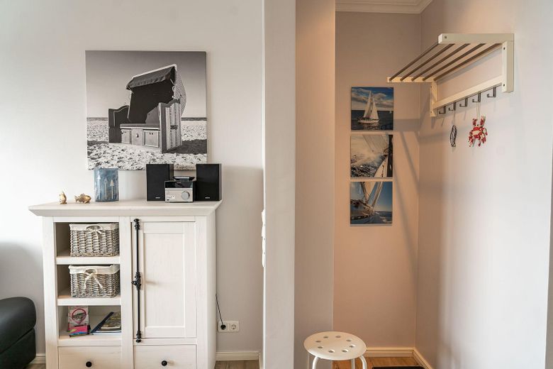 ##Reserviert## Sonnige 2-Zimmer Ferienwohnung mit Meerblick – Garderobe