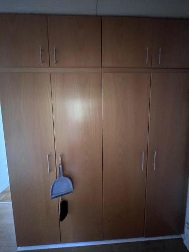 Frisch renovierte 75 m²-Wohnung mit Balkon, Aufzug & EBK in Hannover-Bothfeld-Vahrenheide – Flur/Einbauschrank