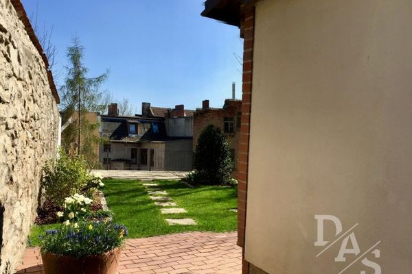 Condominio curato con amore con 4 unità abitative e vista sul castello