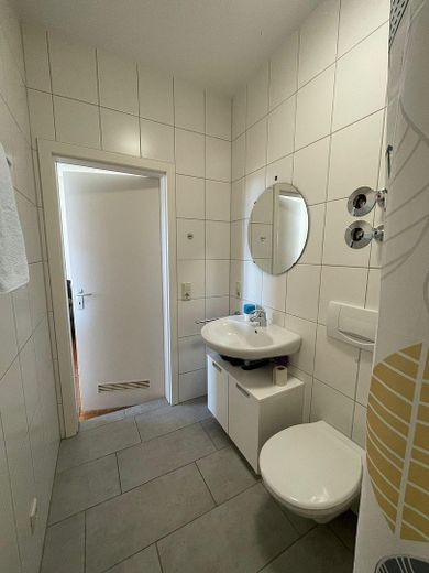 Wymarzone mieszkanie dla singli: urok zabytku spotyka nowoczesność – zamek Hirschlatt – Badezimmer 