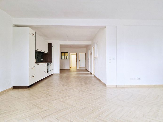EG Wohnung mit Terrasse | NACHHALTIGSTE Immobilie Wolfsburgs, Lehmbau, PV - Autarkie, Appsteuerung – Wohn - und Essbereich
