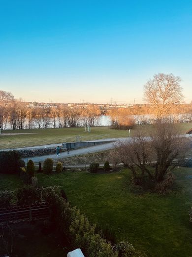 Hochwertig sanierte 4-Zimmer-Maisonette | 110 m² | 2 Bäder | Balkon | ruhige Lage an den Mainwiesen – Blick aus Dachgeschoss