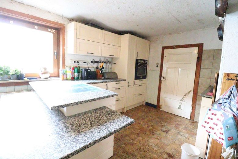 WRS Immobilien - käuferprovisionsfrei - Einfamilienhaus mit großer Scheune - Pelletheizung + Solar – Küche