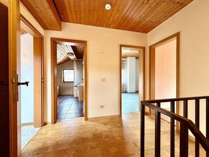 Provisionsfrei: Doppelhaushälfte mit 137 m², Garten und Garage in Erkelenz – Flur OG