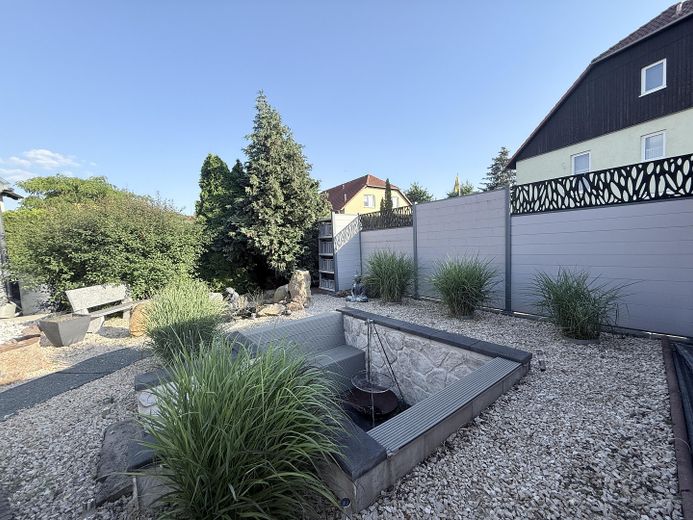 Modern detached house with granny flat in a popular residential area – gepflegter Außenbereich