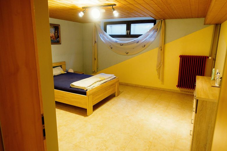 Großzügiger Bungalow auf weitläufigem Grundstück – und optionaler Pferdehaltung – Untergeschoss / Gästezimmer